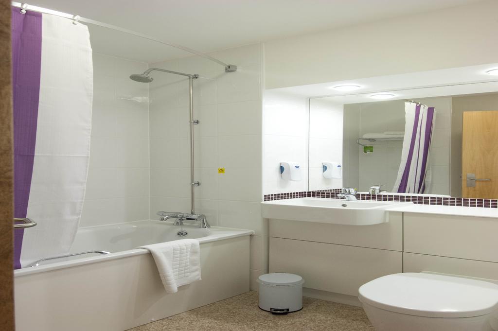 Premier Inn Swindon Central Eksteriør billede